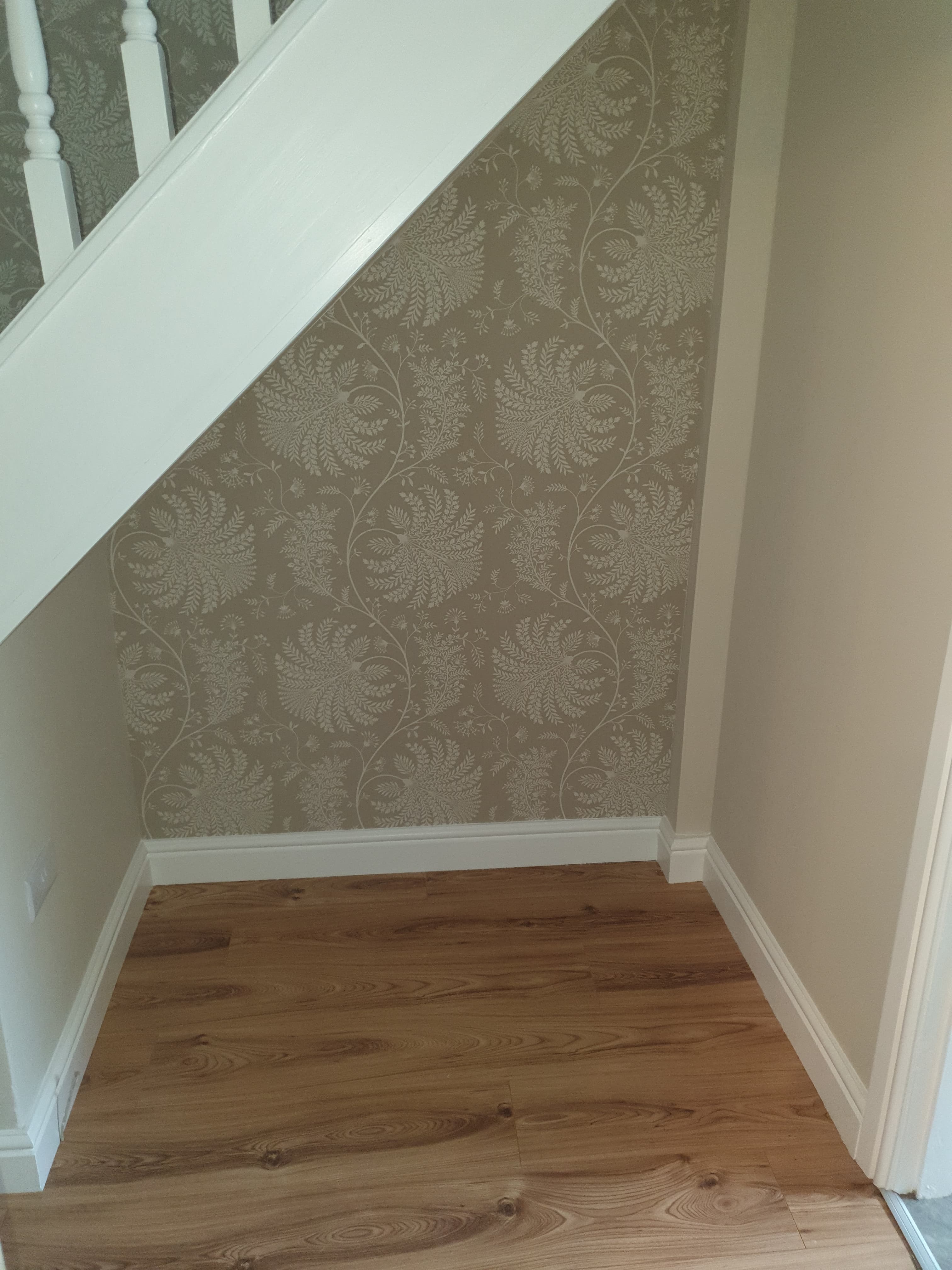 Wallpapering image