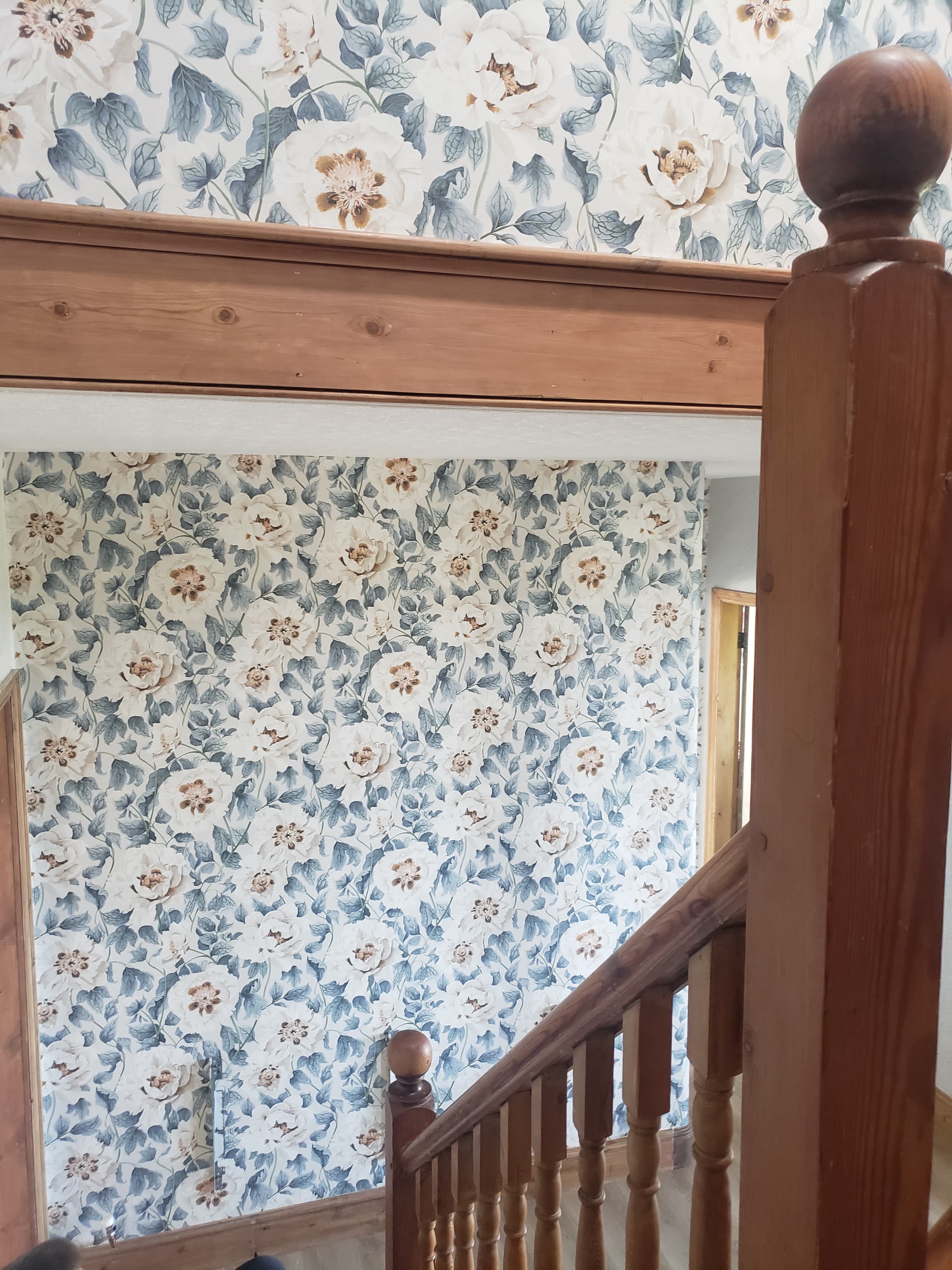Wallpapering image