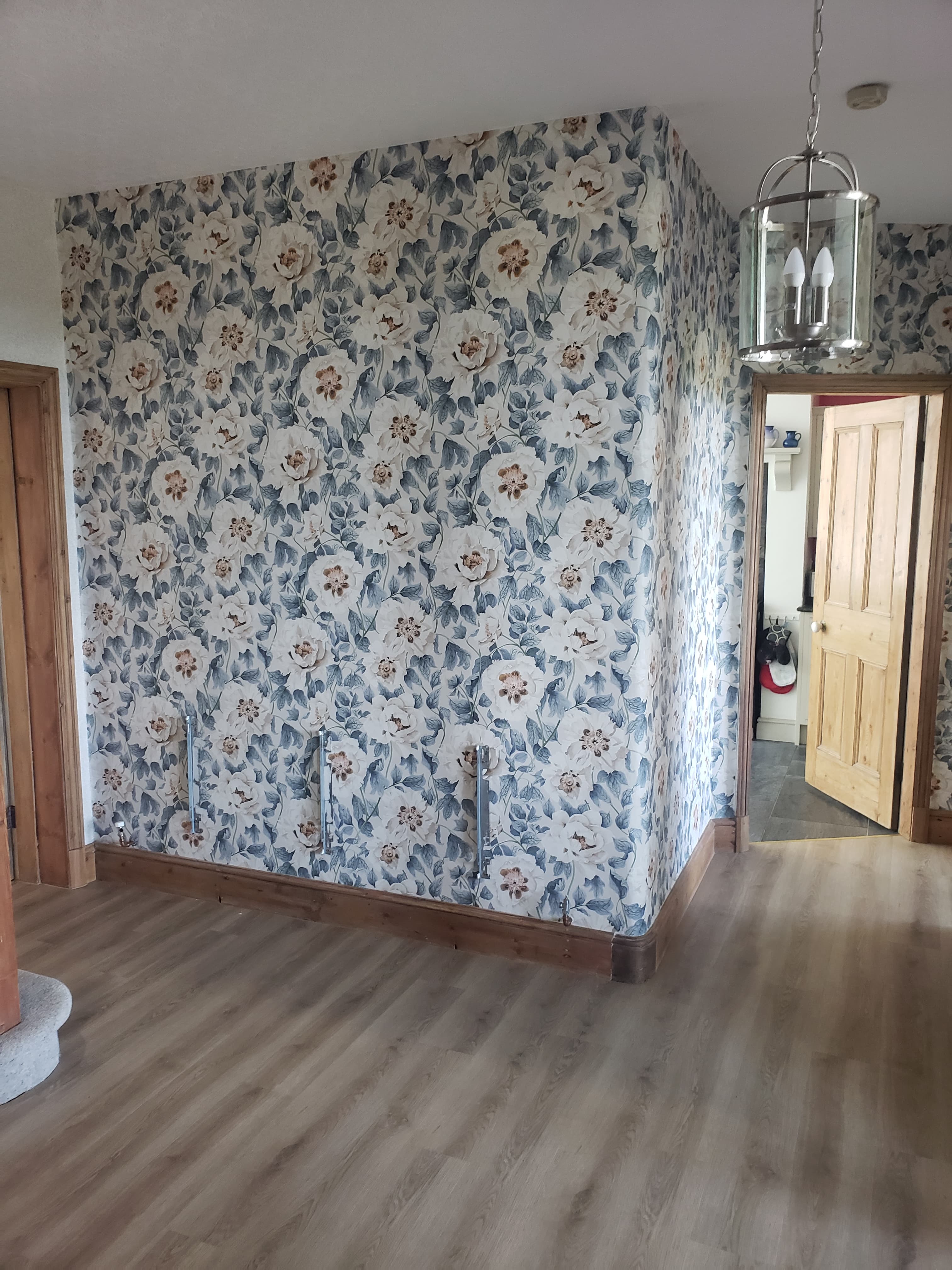 Wallpapering image